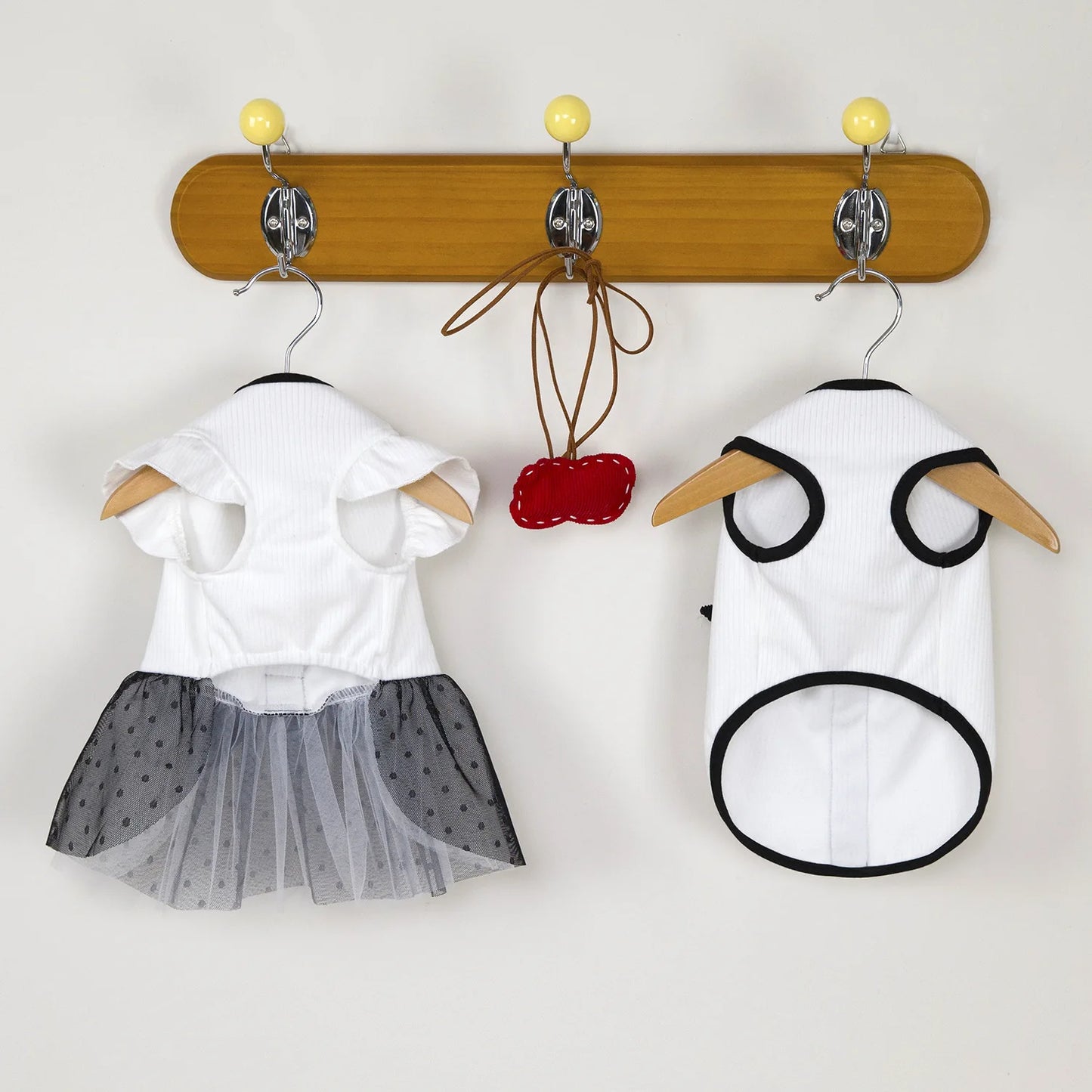 Vestito Elegante per Cani e Gatti – Bianco & Nero con Fiocco