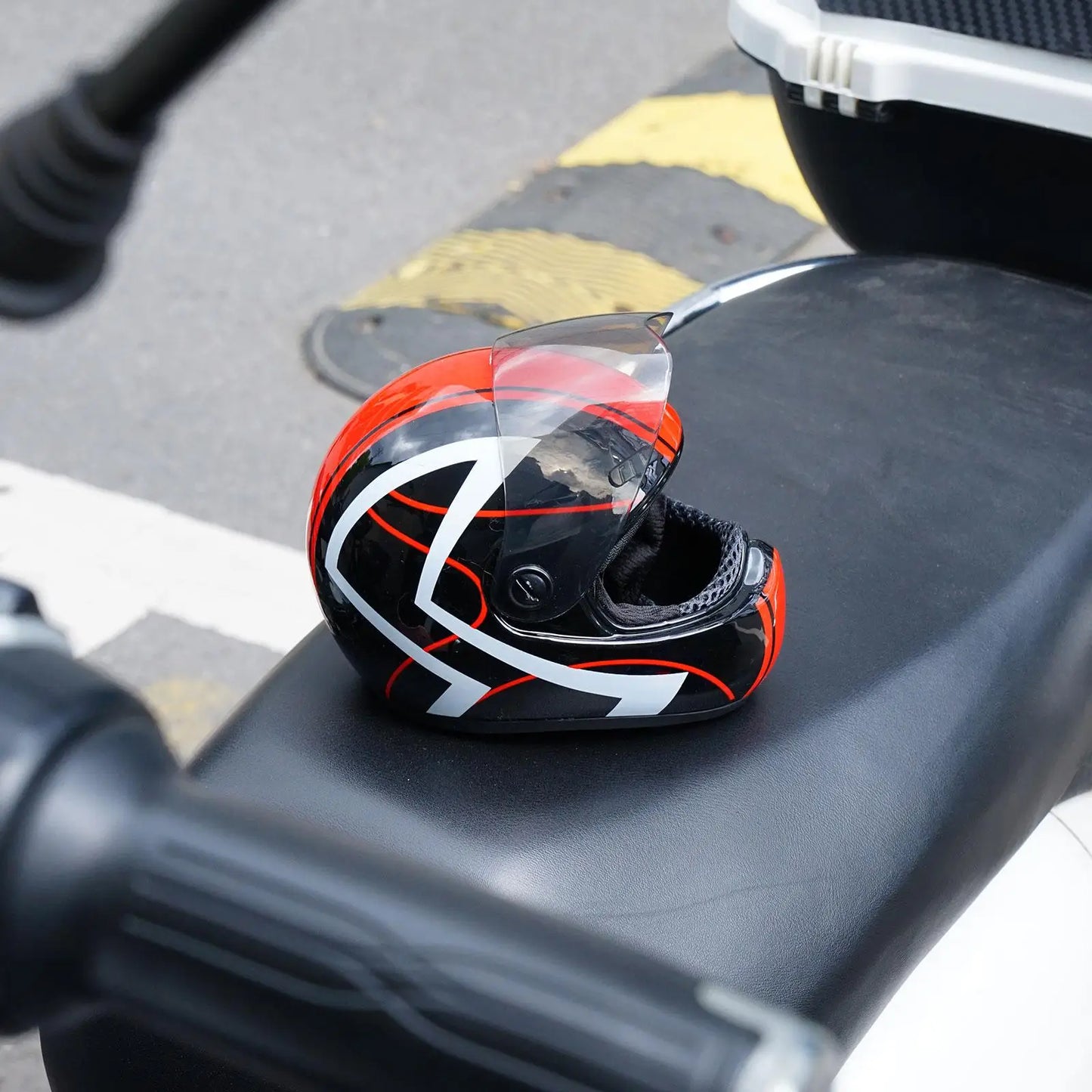 Casco di Sicurezza per Cani e Gatti Pawli™ – Protezione e Stile durante i Viaggi