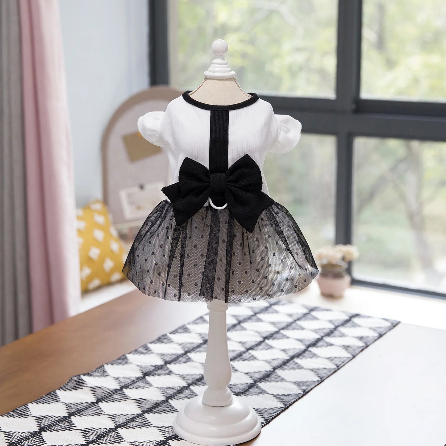 Vestito Elegante per Cani e Gatti – Bianco & Nero con Fiocco