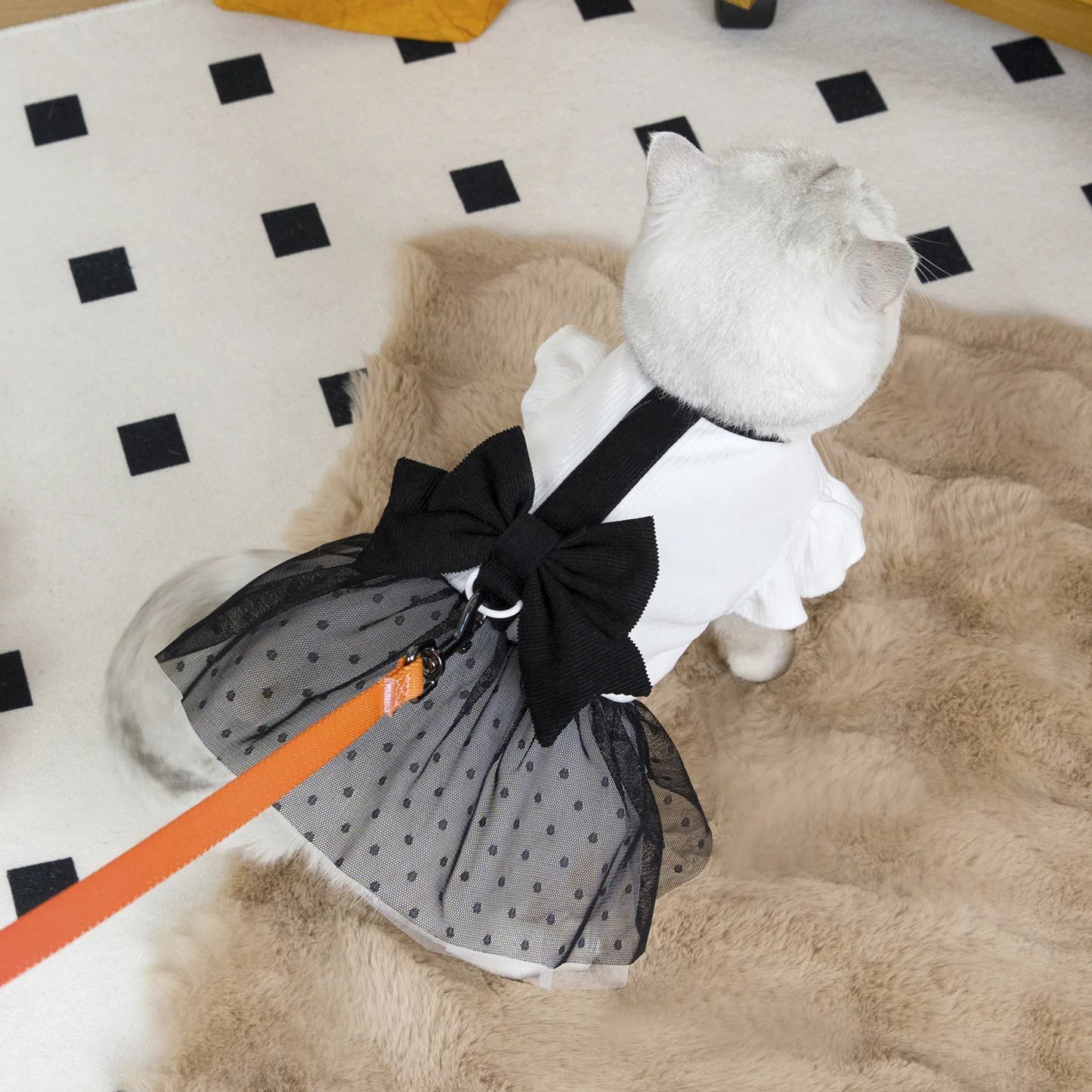 Vestito Elegante per Cani e Gatti – Bianco & Nero con Fiocco