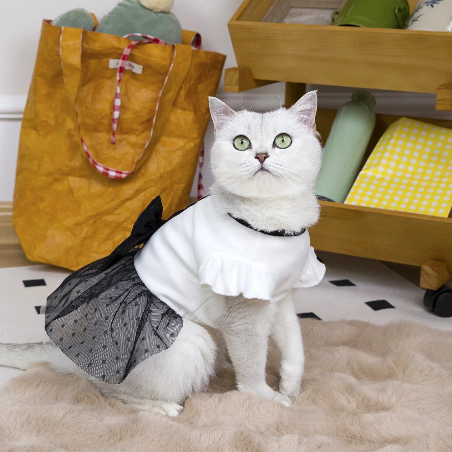 Vestito Elegante per Cani e Gatti – Bianco & Nero con Fiocco